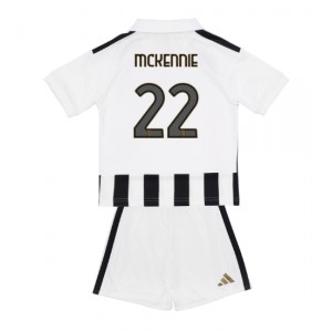 Juventus Weston McKennie #22 Jalkapallovaatteet Lasten Kotipeliasu 2026-27 Lyhythihainen (+ Lyhyet housut)
